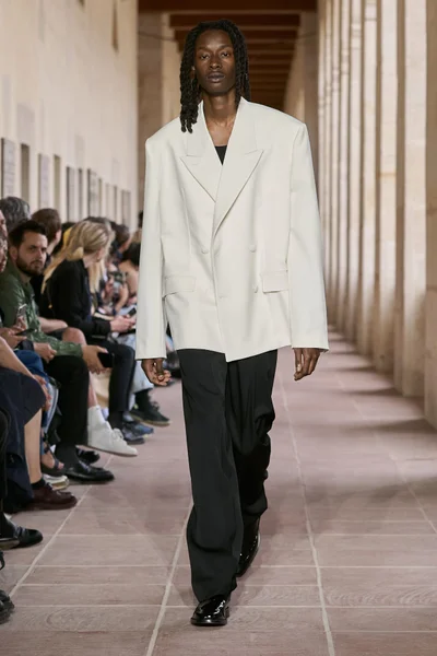 Look 4